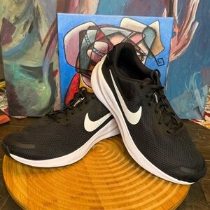Nike Men's Black and White Athletic Running Shoes Size 11.5 W